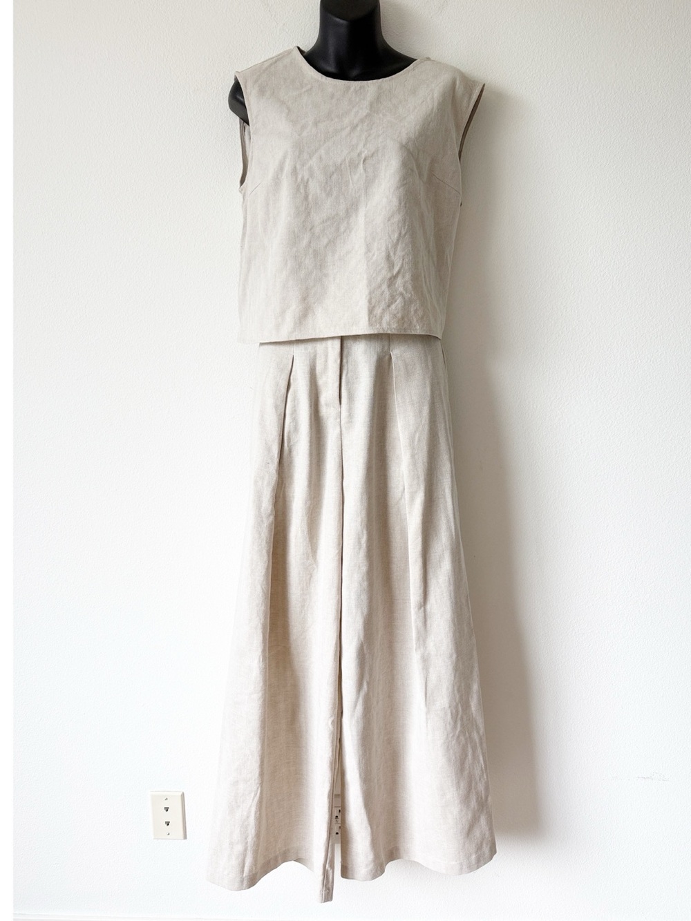 Commense Two-Piece Linen Set in Light Beige - Sleeveless Top & Wide Leg Pants - Picture 3 of 16
